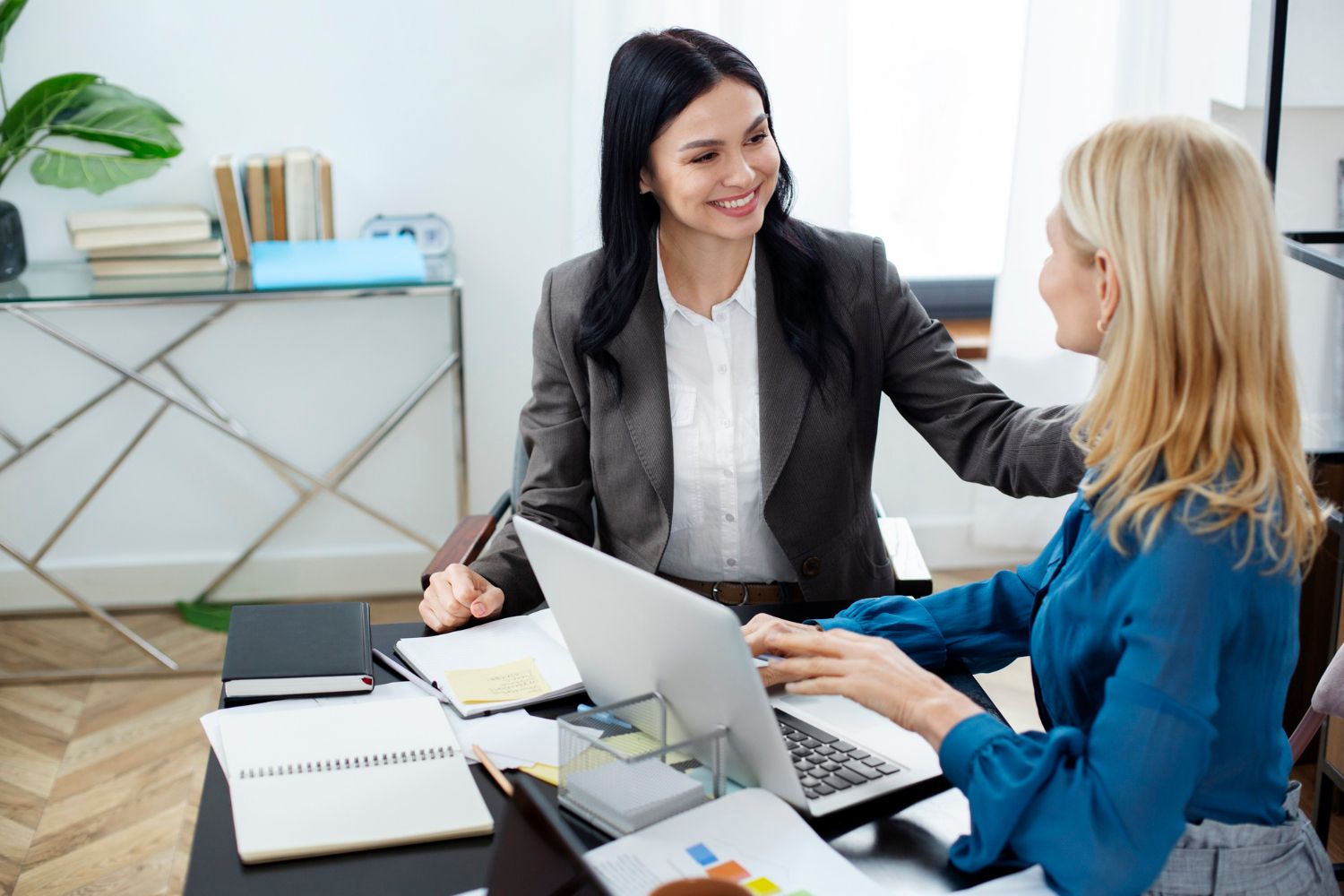 medium shot smiley women working together