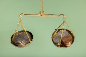 Cum se aplică poprirea pe salariu conform legislației din România Cum se aplică poprirea pe salariu conform legislației din România